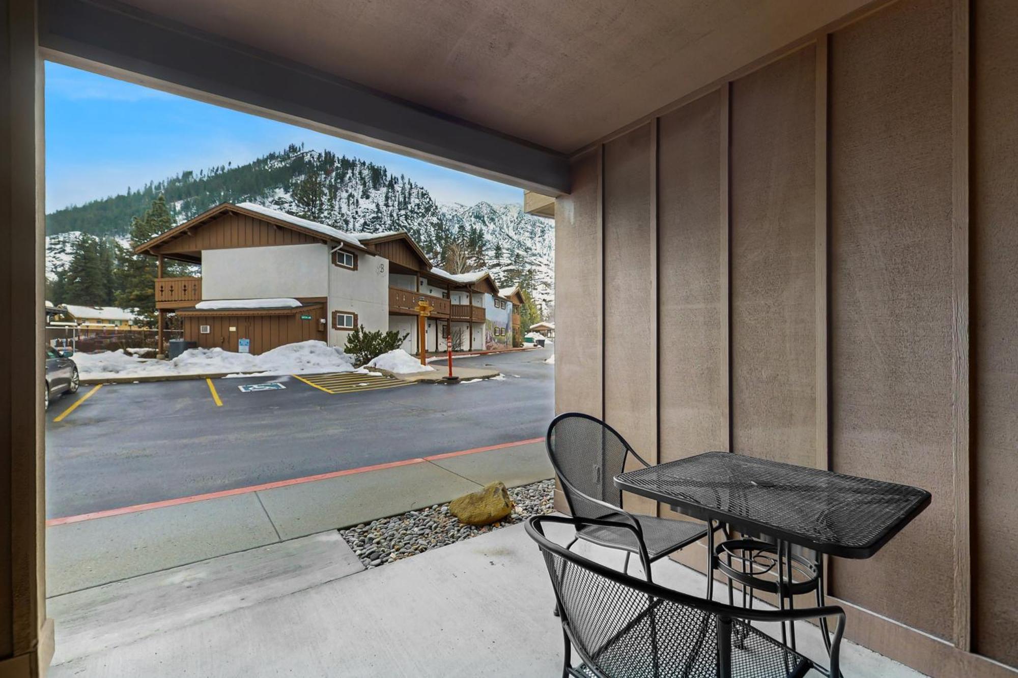 Icicle Village Resort 402: Juniper Studio Левънуърт Екстериор снимка